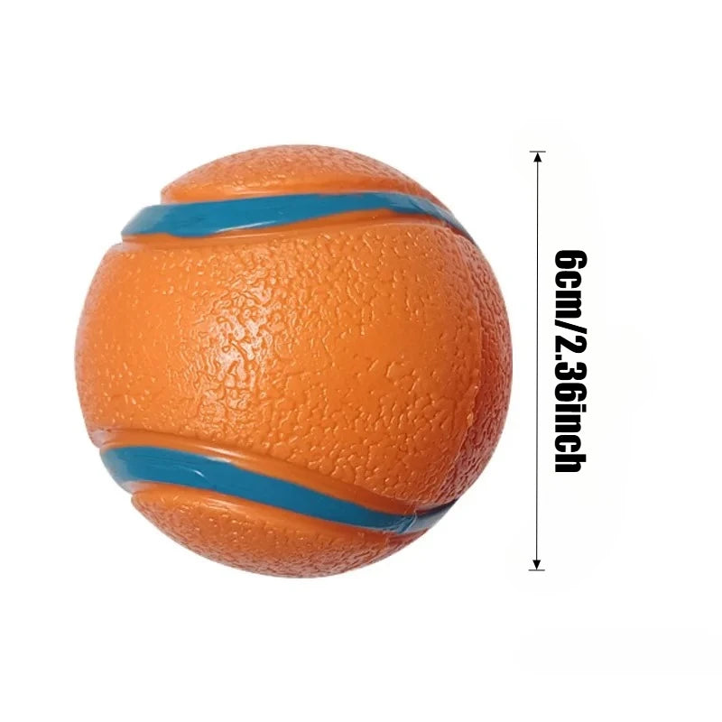 Balle rebondissante AventureCanine en caoutchouc orange et bleu pour chien, idéale pour le jeu et la mastication