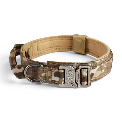 Collier tactique pour chien AventureCanine en polyester camouflage avec boucle métallique robuste et doublure beige