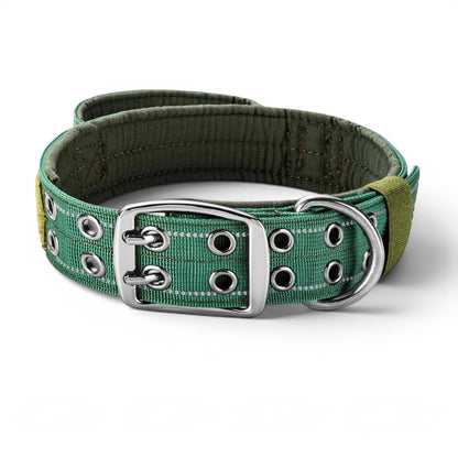 Collier tactique AventureCanine en nylon vert avec double boucle, rembourrage intérieur et bandes réfléchissantes