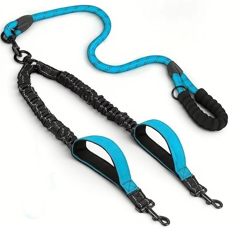 Laisse double AventureCanine en nylon bleu et noir avec bandes réfléchissantes, émerillon rotatif et poignées de contrôle