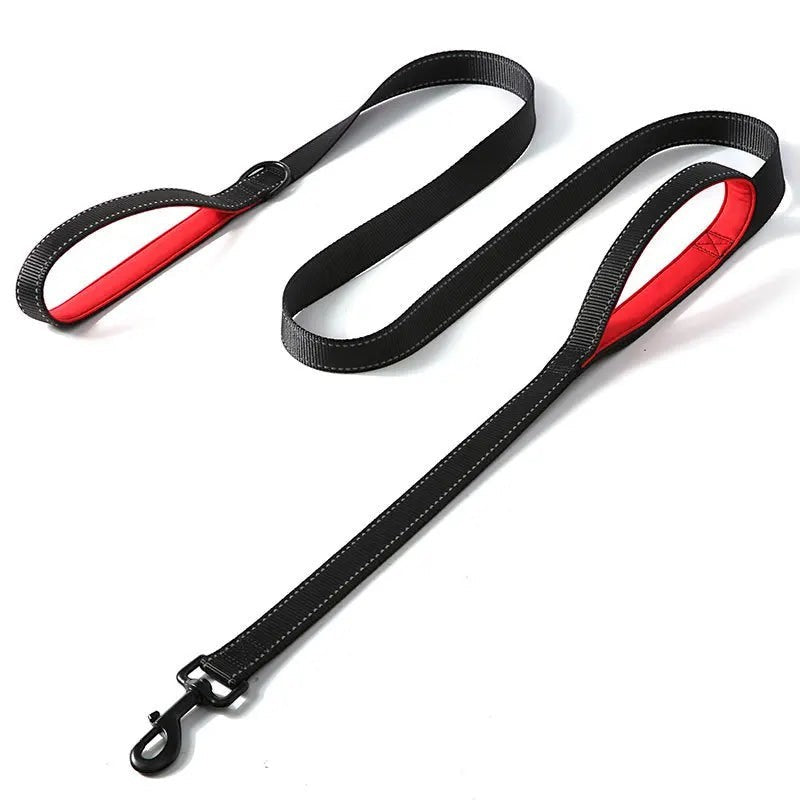 Laisse AventureCanine en nylon noir et rouge avec double poignée et bandes réfléchissantes pour chien