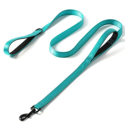 Laisse AventureCanine en nylon bleu turquoise avec double poignée et bandes réfléchissantes pour chien