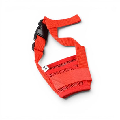 Muselière AventureCanine rouge en nylon avec maille respirante et sangles réglables pour chien