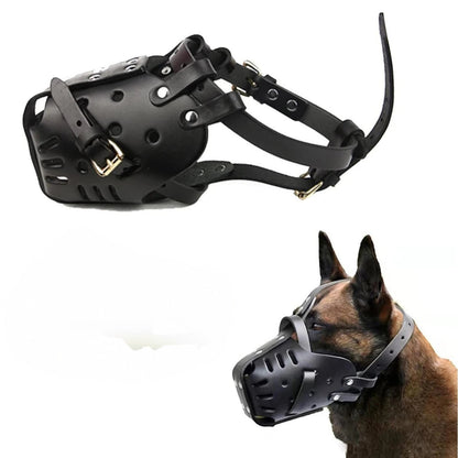 Muselière AventureCanine en cuir noir robuste avec sangles réglables et aérations pour le confort du chien